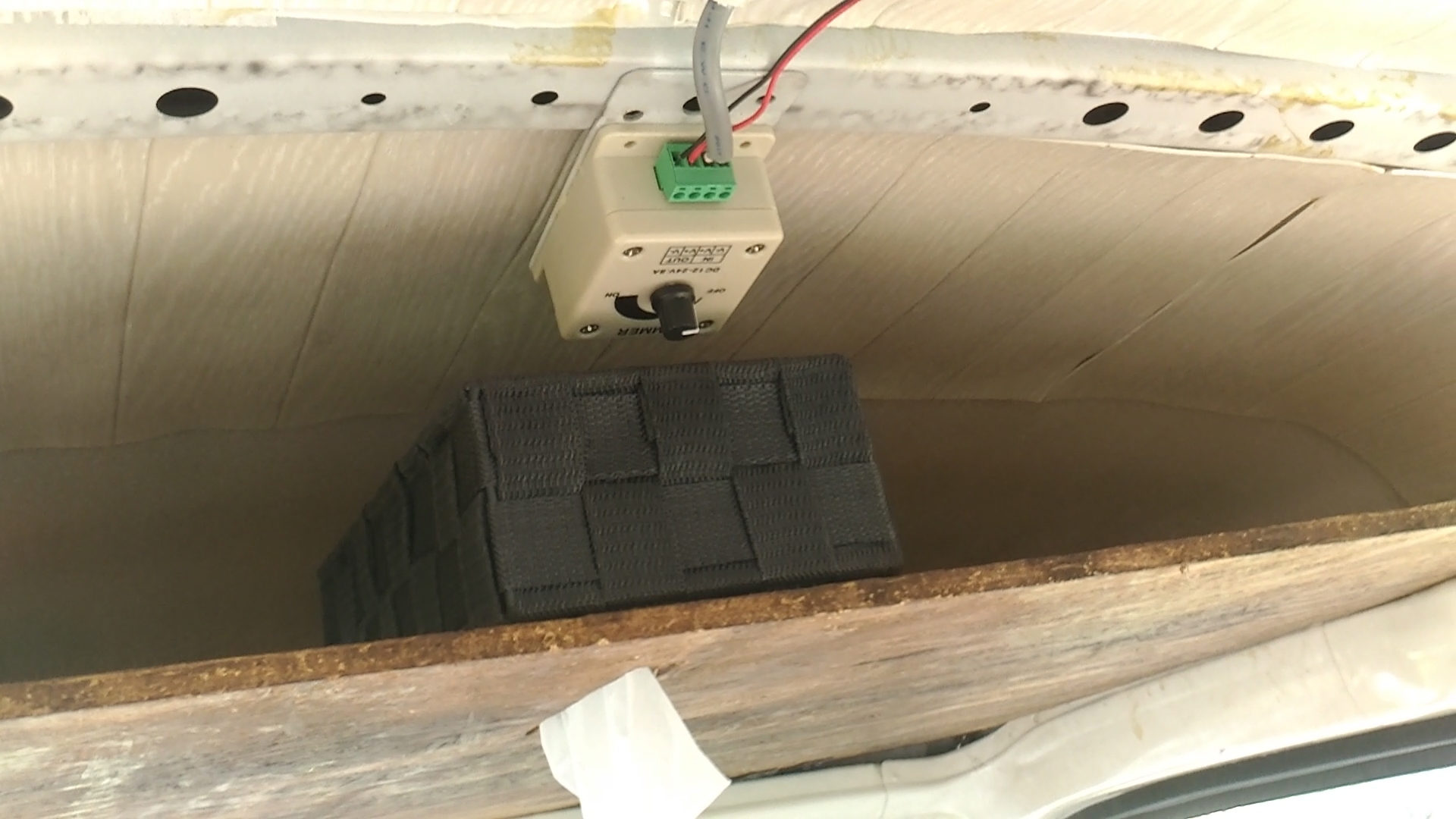 車中泊diyで上棚設置 サンバーバンの前席上部に自作オーバーヘッドコンソール Teamseekなかむら