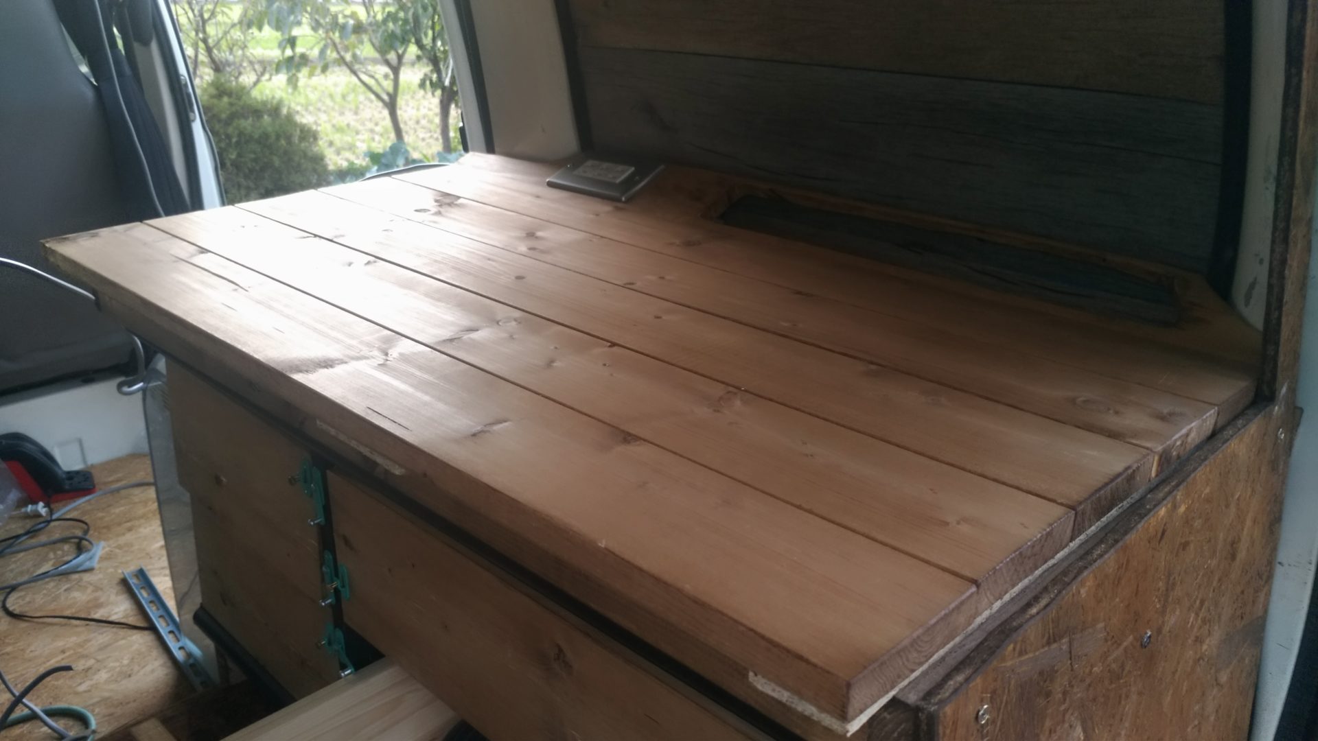 車中泊用テーブルdiy 放置されたテレビボード利用で引出しテーブルを作る Teamseekなかむら