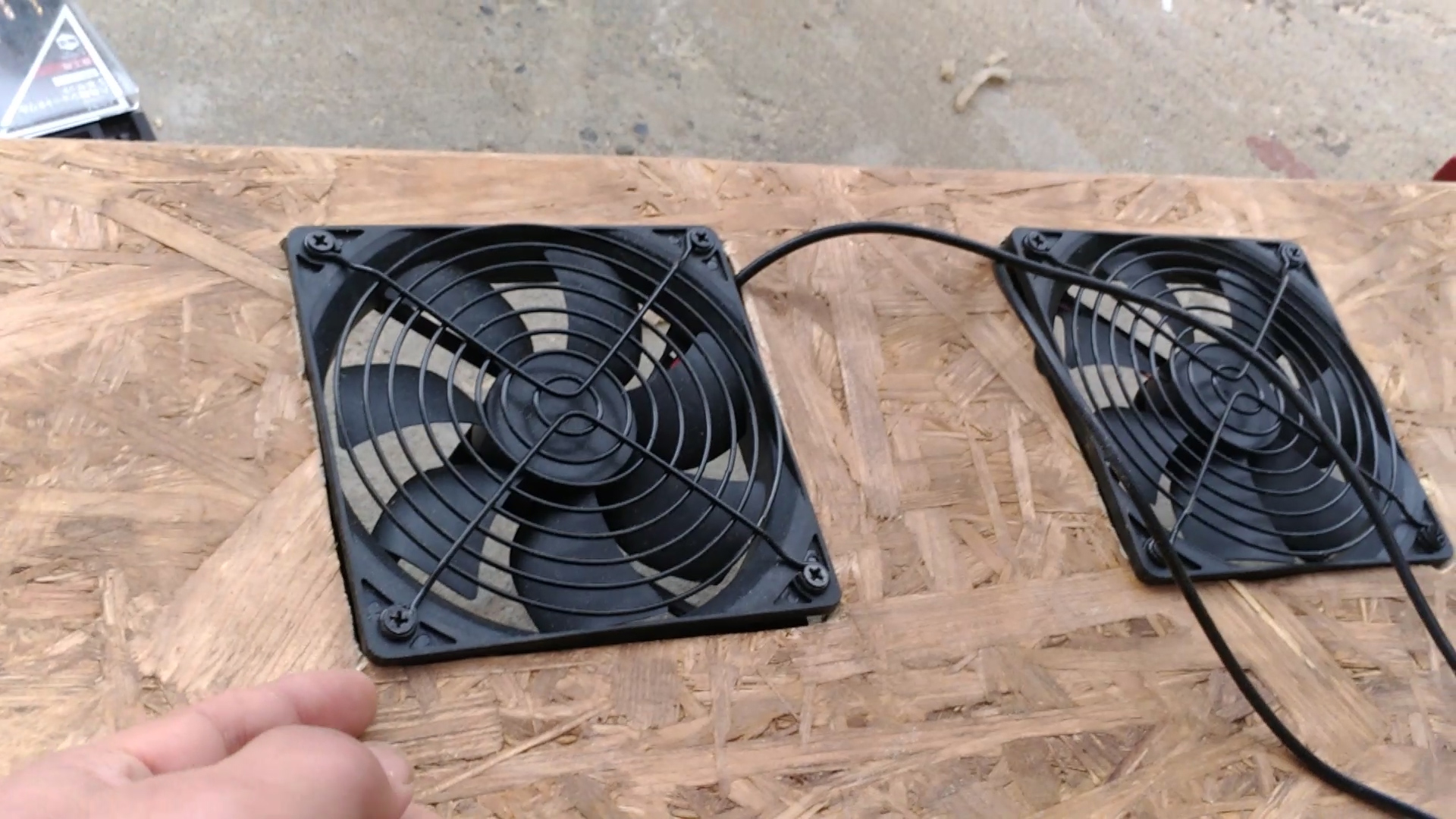 Usbファンを換気扇として取り付け 車内の空気を排出して快適環境の構築 Teamseekなかむら