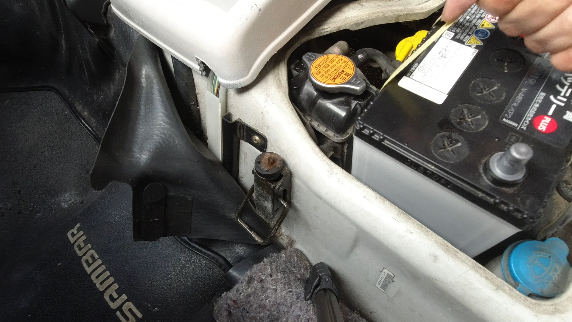 軽箱バンのバッテリー交換 自分で出来ると費用もお得 Teamseekなかむら