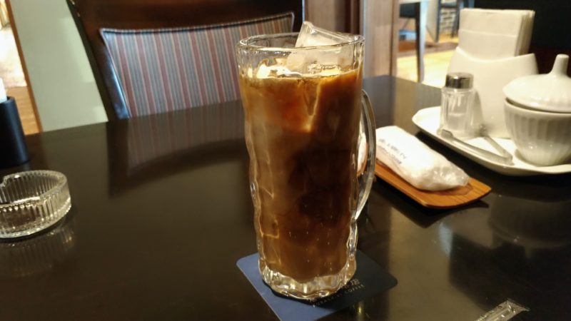 水出しコーヒーにガムシロップとミルク