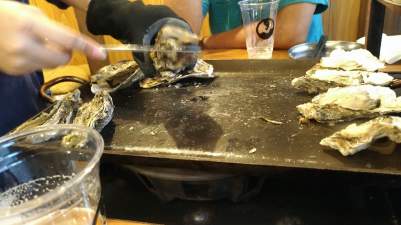 牡蠣の殻剥き