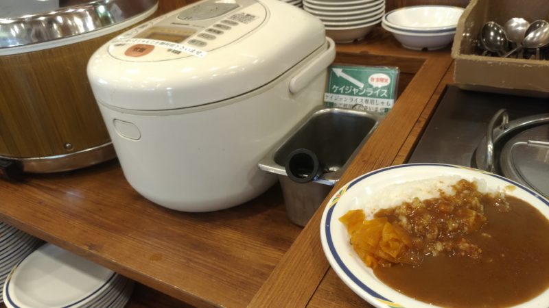 食べ放題のライスとカレー