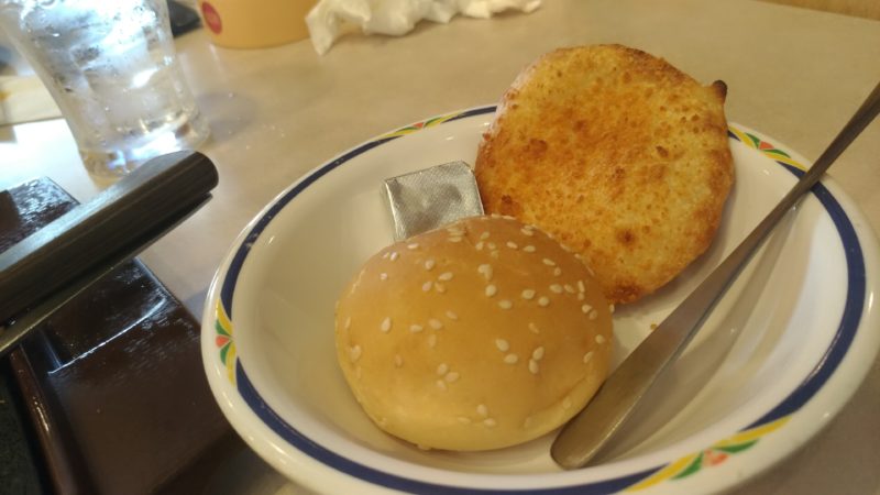 プチパンとチーズフォカッチャ