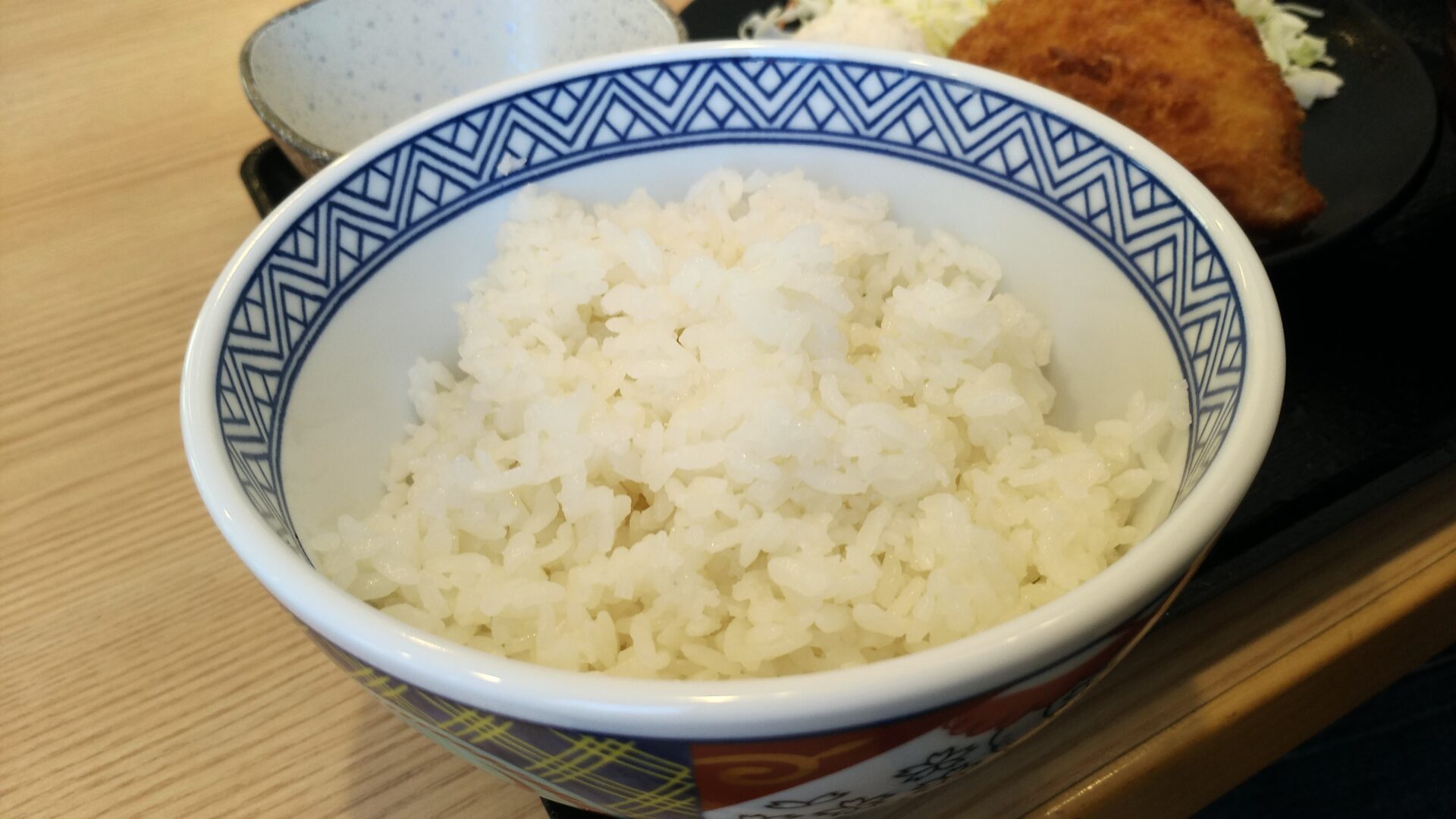 定食の並盛ご飯