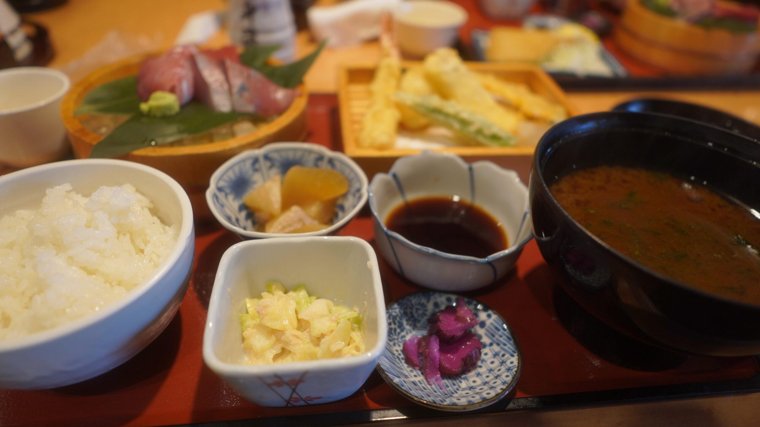 マルサ水産のお得なランチタイム限定メニュー。新鮮な海鮮が魅力のお昼の和定食 TeamSEEK マルサ水産のお得なランチタイム限定メニュー。新鮮な海鮮が魅力のお昼の和定食 TeamSEEK